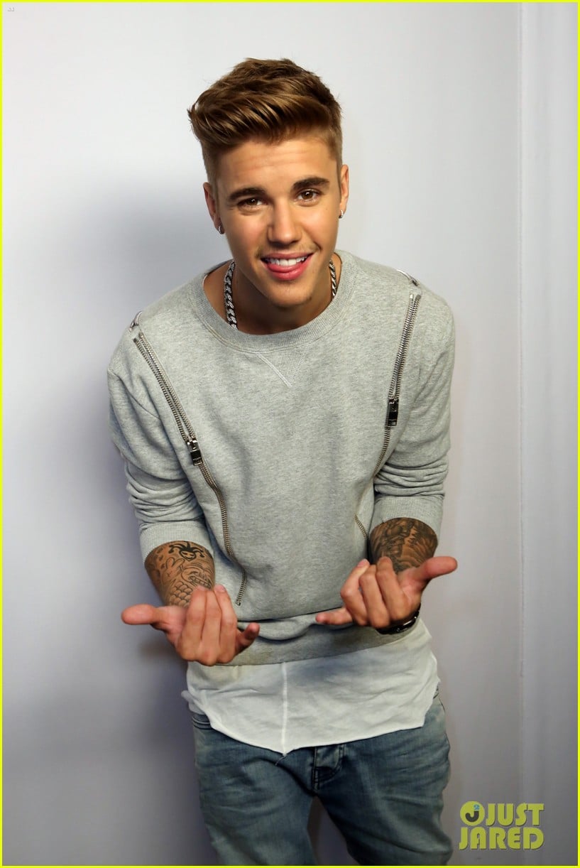 Justin Bieber Receives the Champ of Charity Award at the Young Hollywood  Awards 2014: Photo 3165512 | 2014 Young Hollywood Awards, Cody Simpson, Justin  Bieber Photos | Just Jared: Entertainment News, image size:817x1222