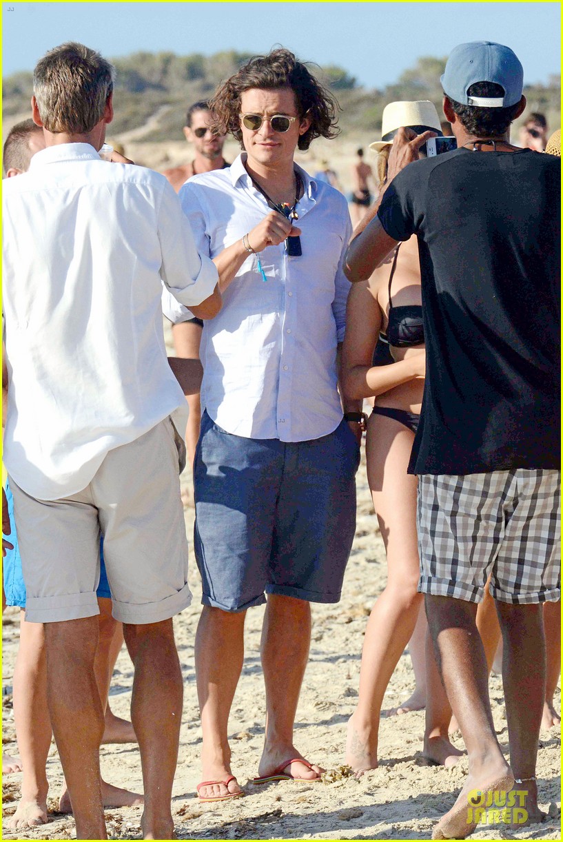 orlando bloom livin the fun life on a boat in spain 01