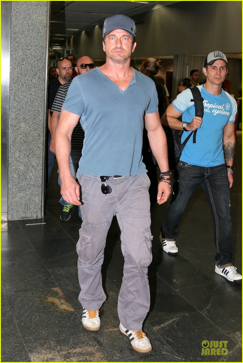 gerard butler jet to belo horizonte for fifa world cup 06