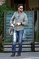 gerard butler keeps clothes the same two days 05