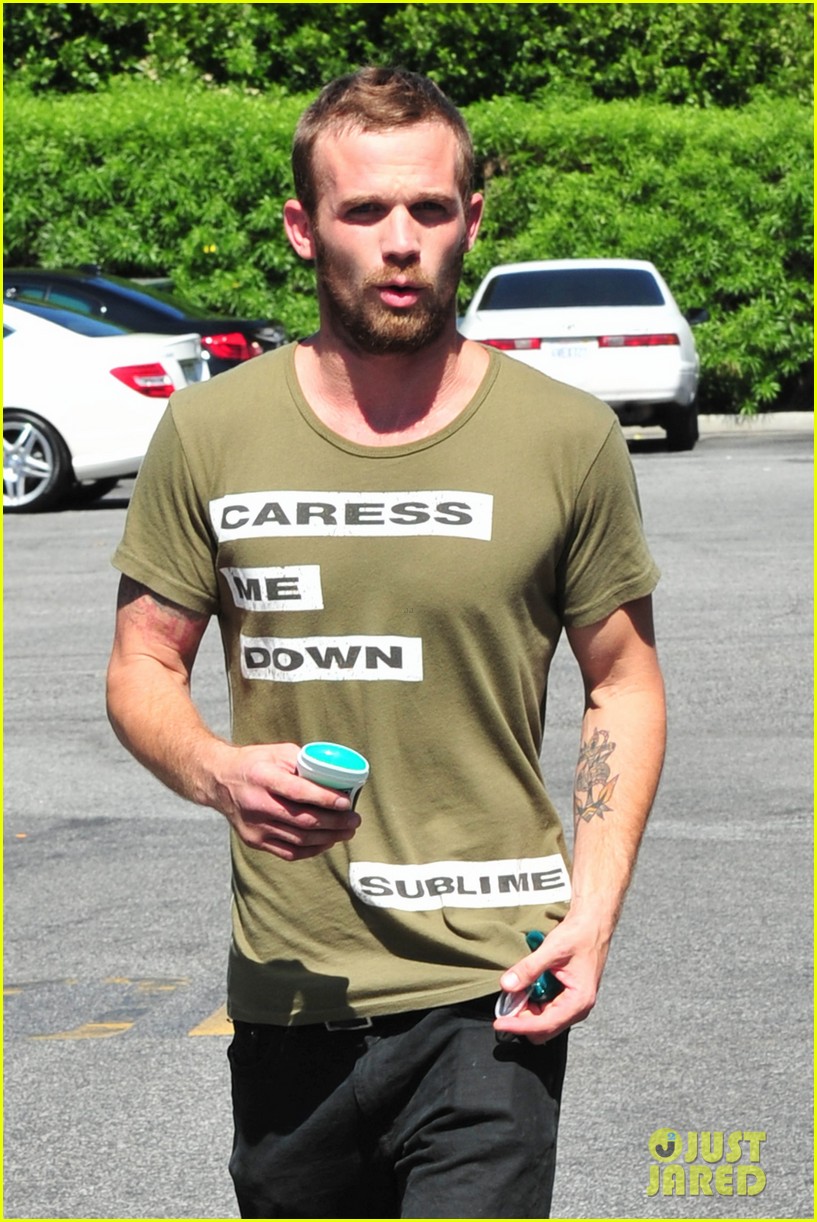 cam gigandet steps out after making controversial comments about oc 02