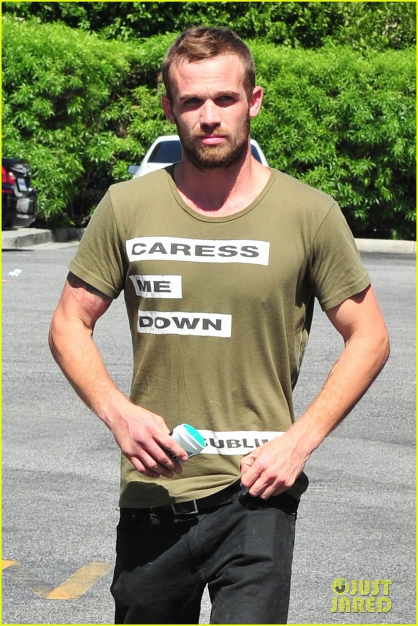 cam gigandet steps out after making controversial comments about oc 103153675