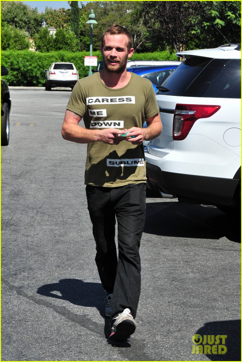 cam gigandet steps out after making controversial comments about oc 15