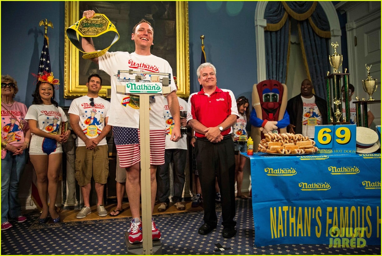 joey chestnut wins hot dog eating contest proposes 01