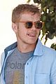 hayden christensen licks his lips while fueling his car 02