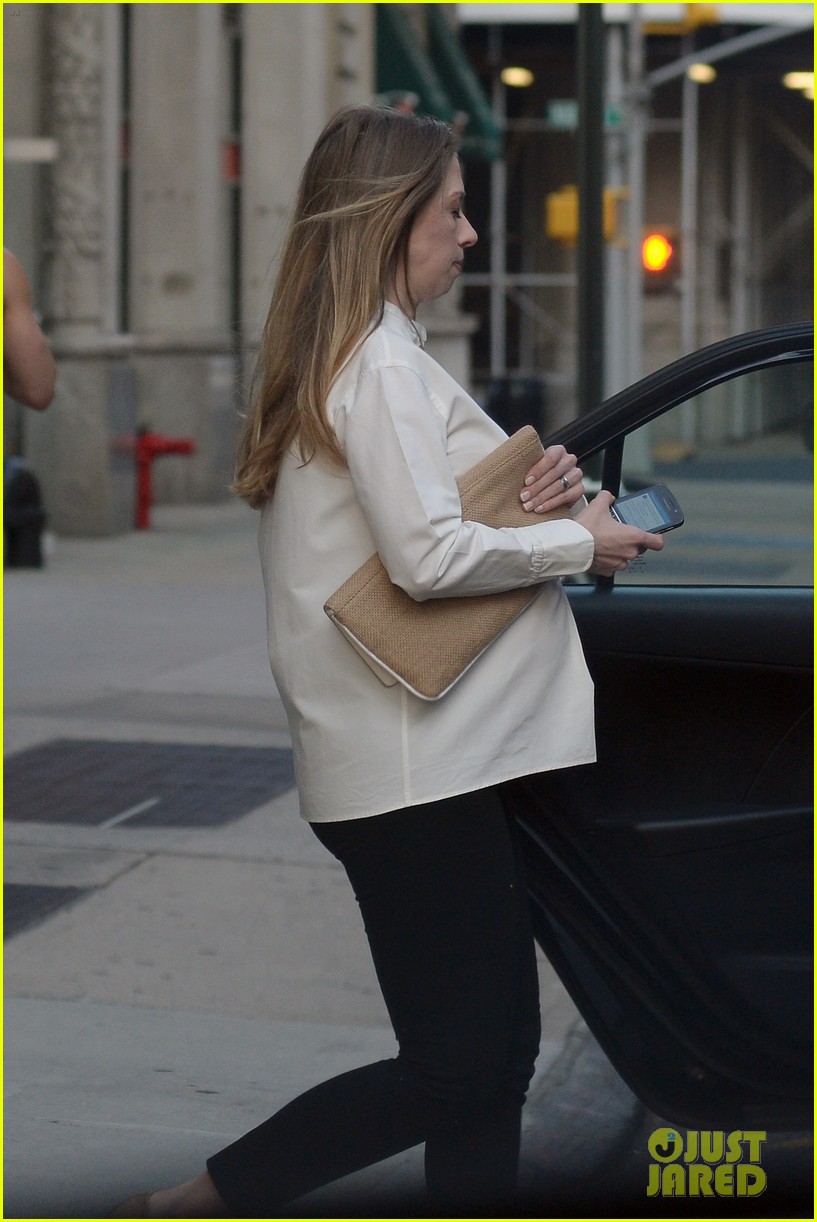 Chelsea Clinton Displays Her Large Baby Bump While Out with Hubby Marc(01)