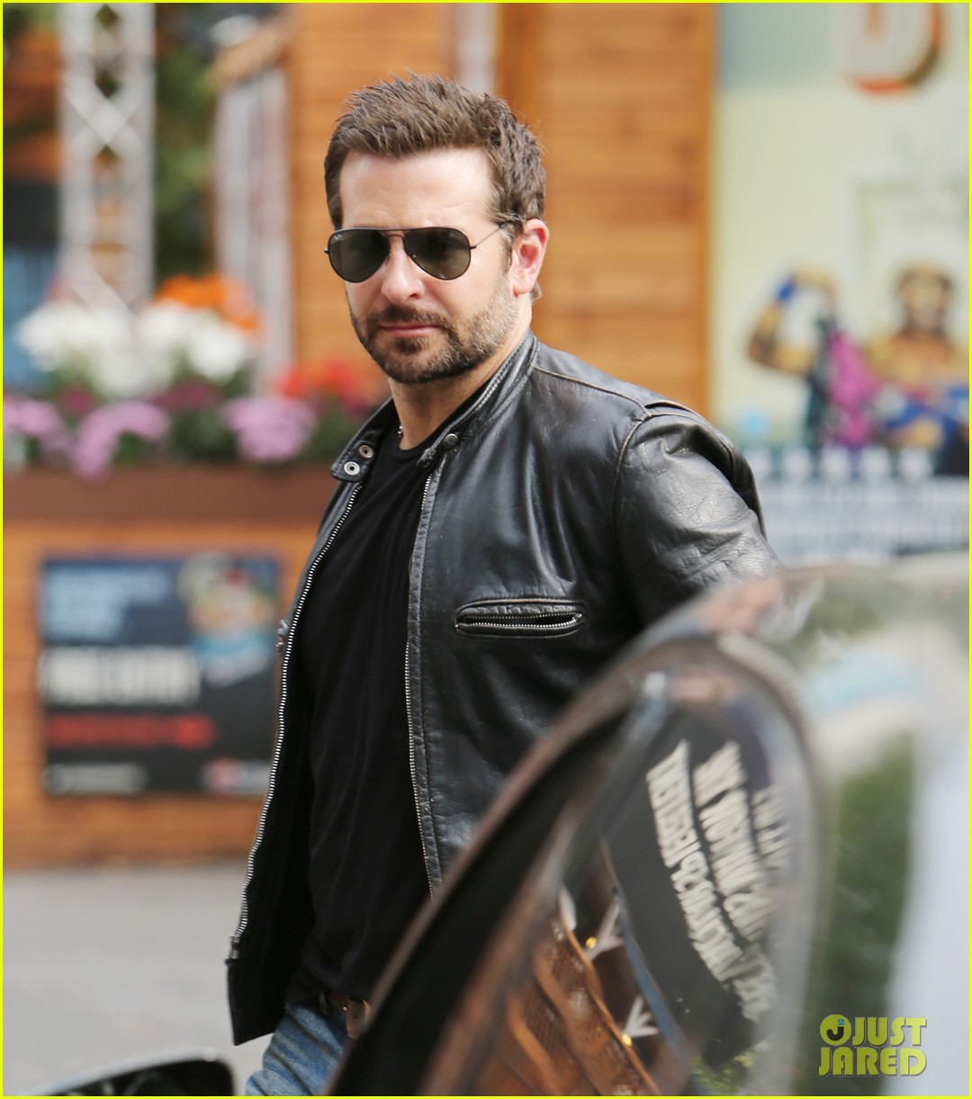 Bradley Cooper Flipped Burgers at Burger King This Week Photo 3168237