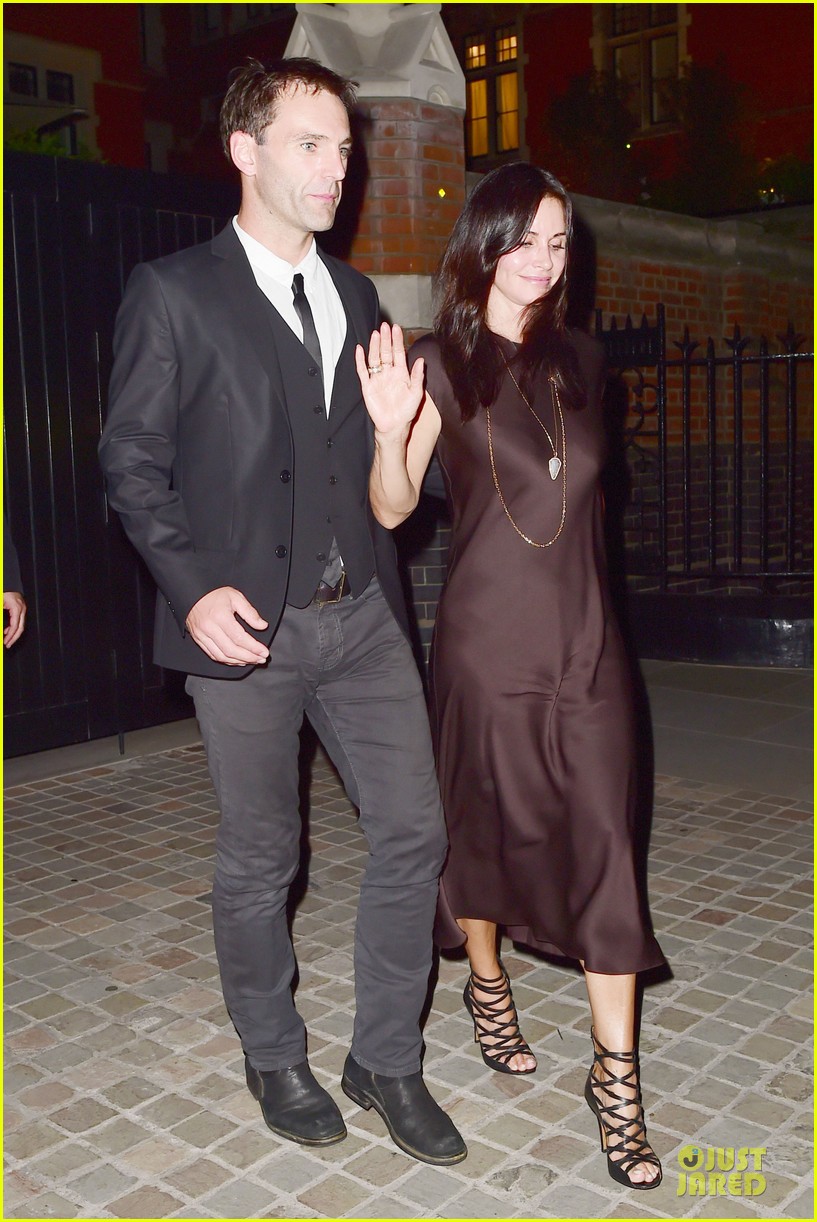 courteney cox johnny mcdaid dress up for date 04