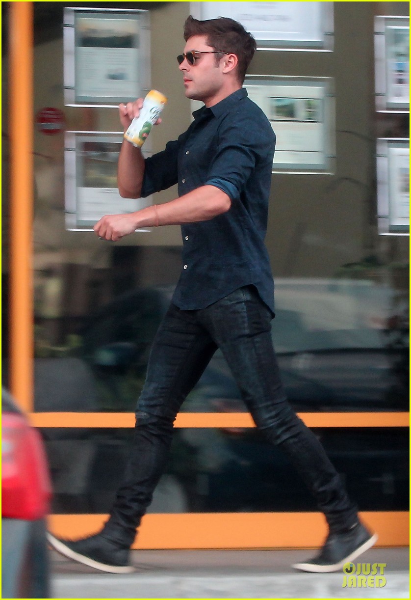 zac efron steps out after addressing addiction 03