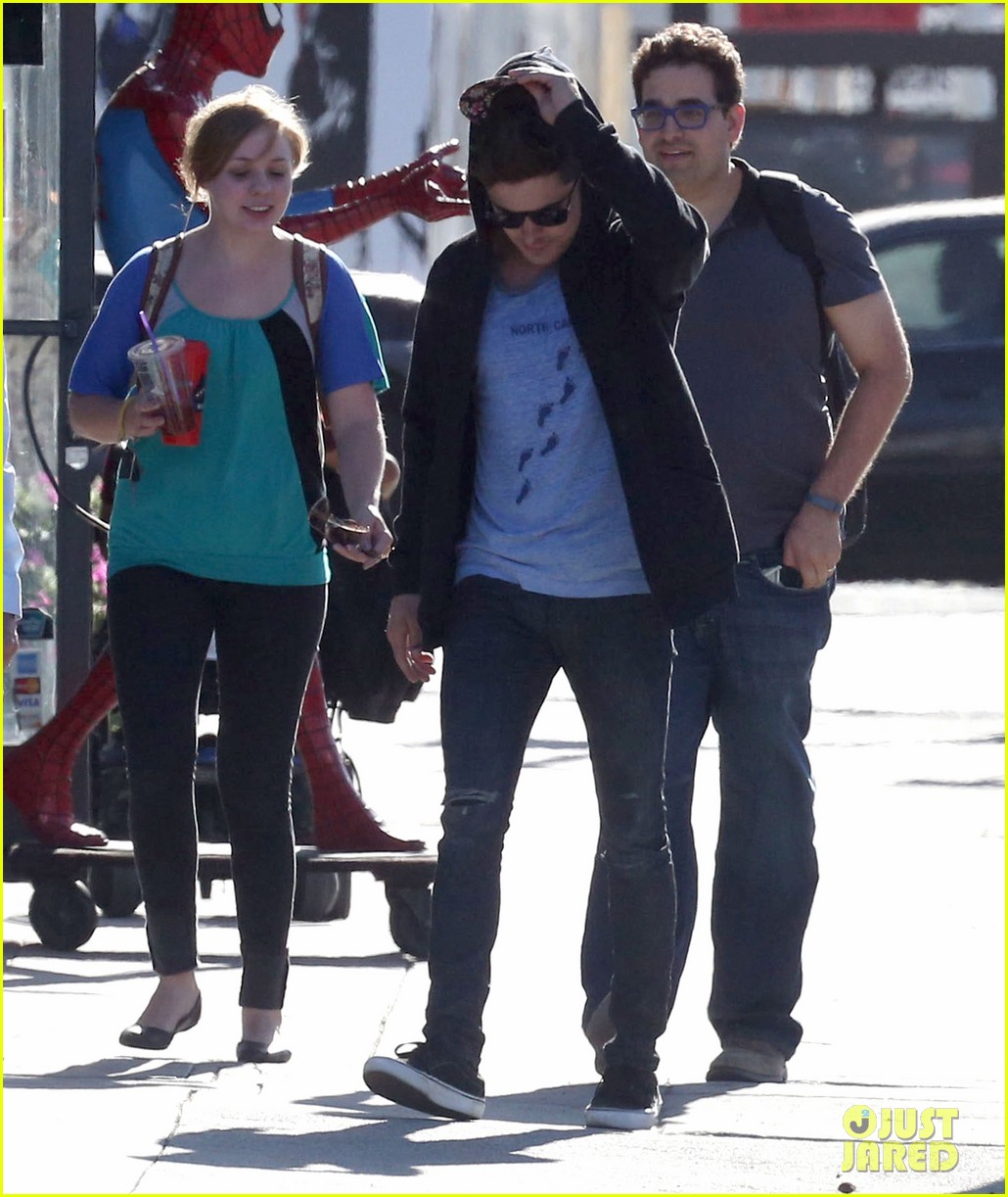 zac efron grabs lunch with manager jason barrett 033162588