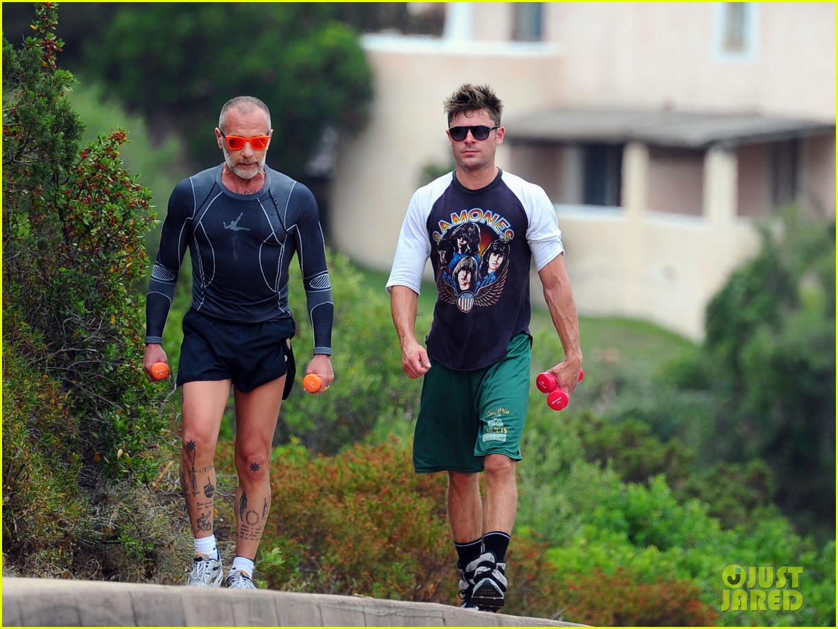zac efron works on his fitness with gianluca vacchi 01