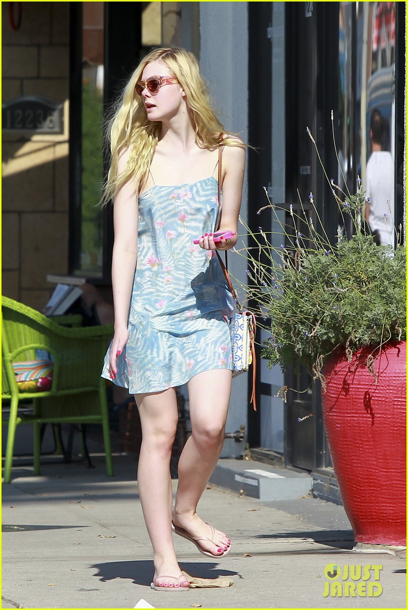 elle fanning switches casual chic outfits errands 283166511