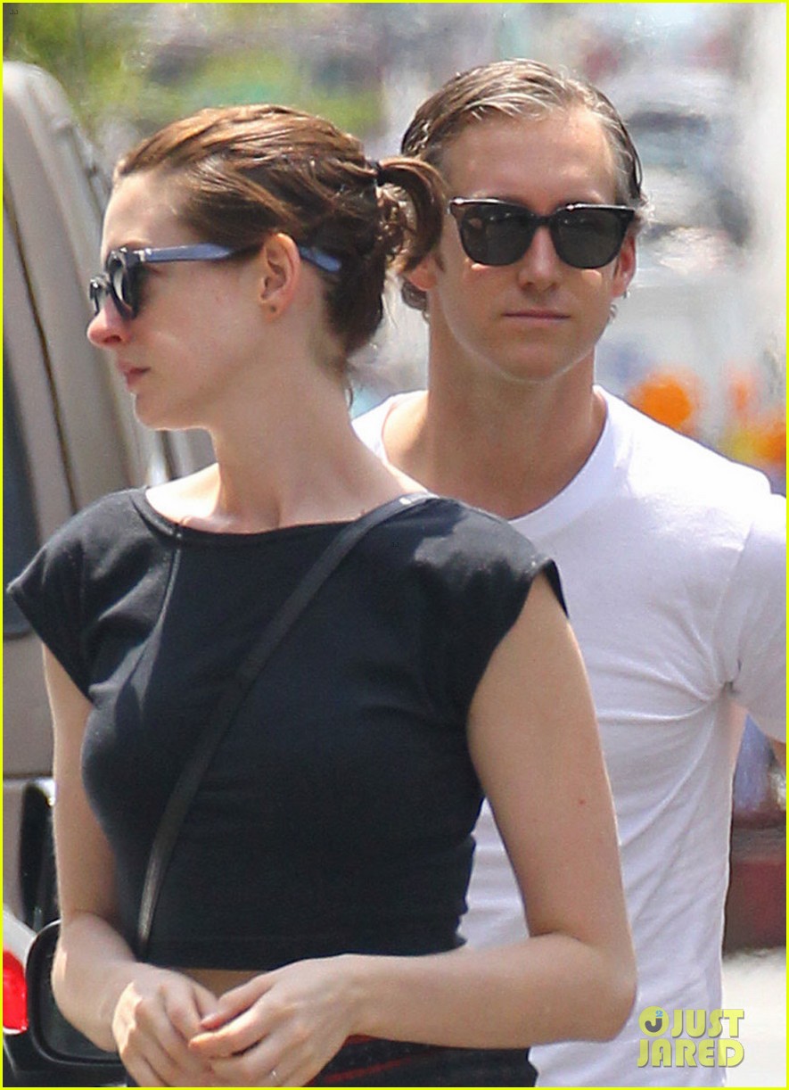 anne hathaway hair long enough for a ponytail 05