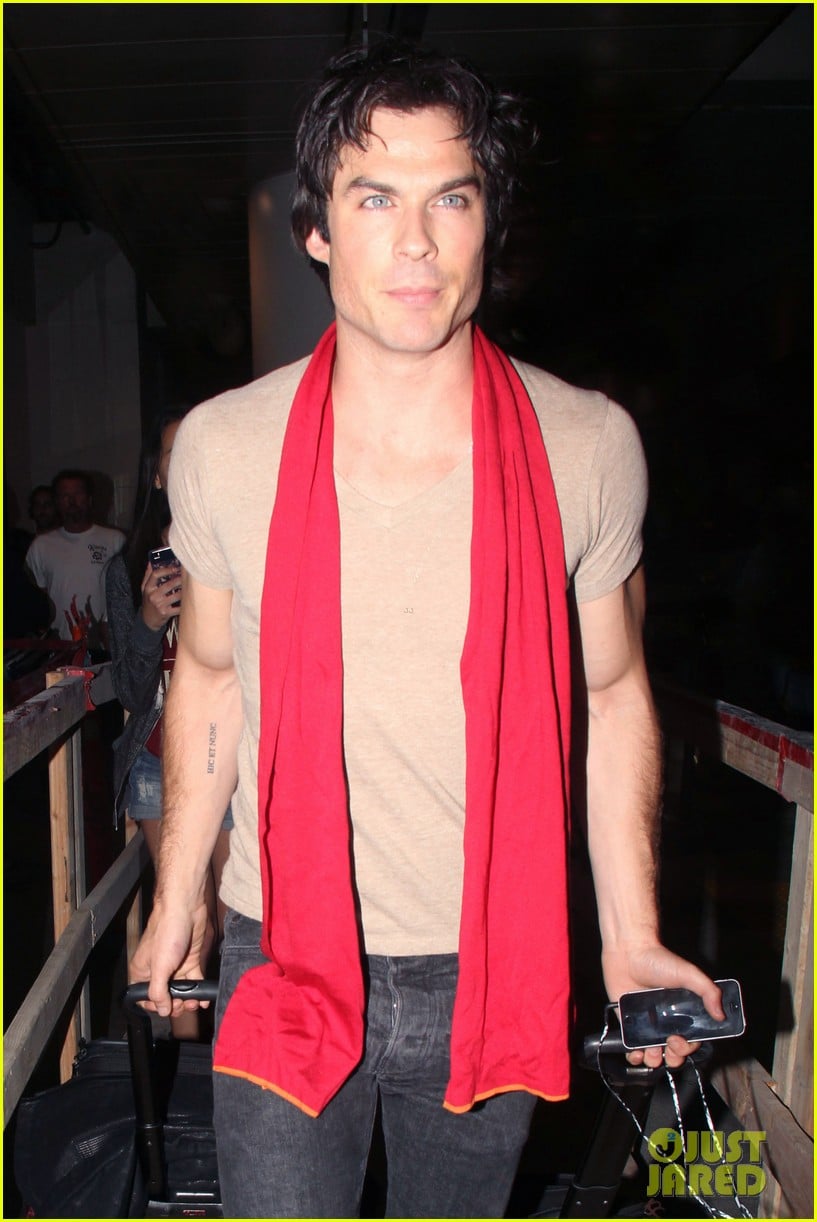 ian somerhalder makes his way to comic con after weekend with nikki reed 013163569