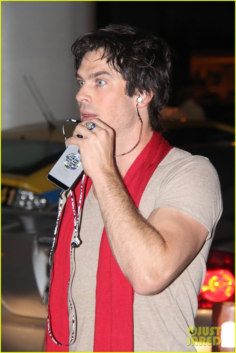 ian somerhalder makes his way to comic con after weekend with nikki reed 063163574