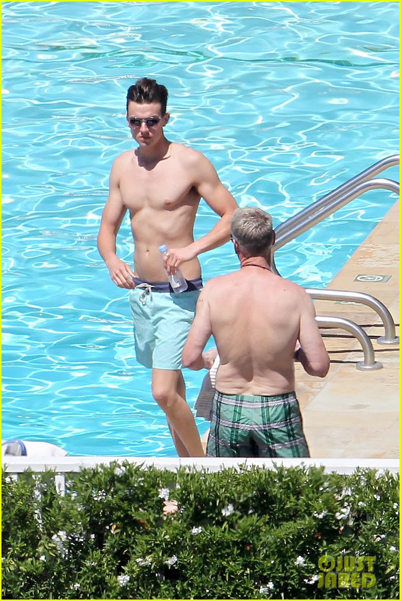 Joe Simpson Hits the Pool with Model Jonathan Keith During Jessica's