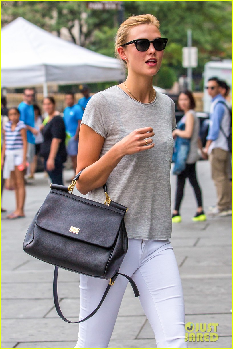 karlie kloss nyc subway lunch with taylor swift 013156634