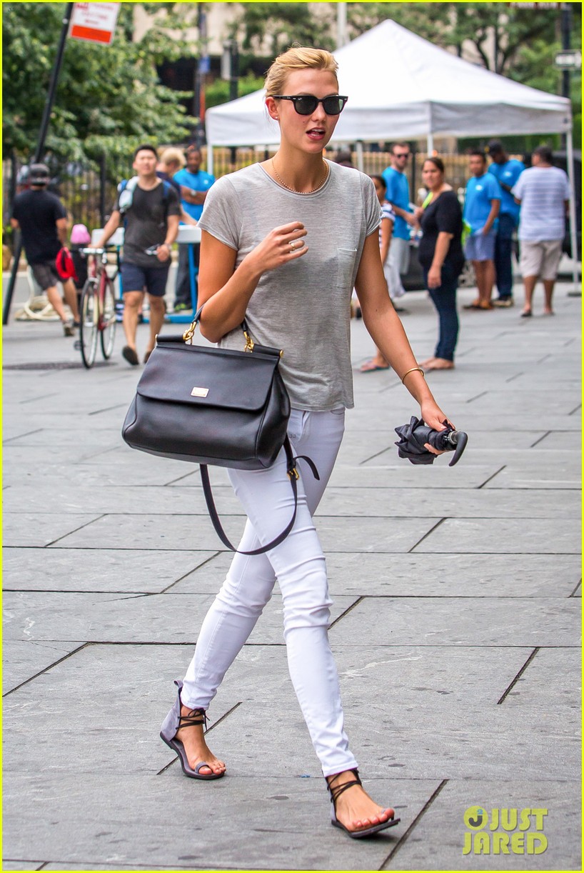 karlie kloss nyc subway lunch with taylor swift 263156659