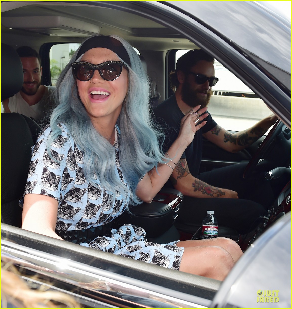 kesha gets picked up by boyfriend at lax 163164555
