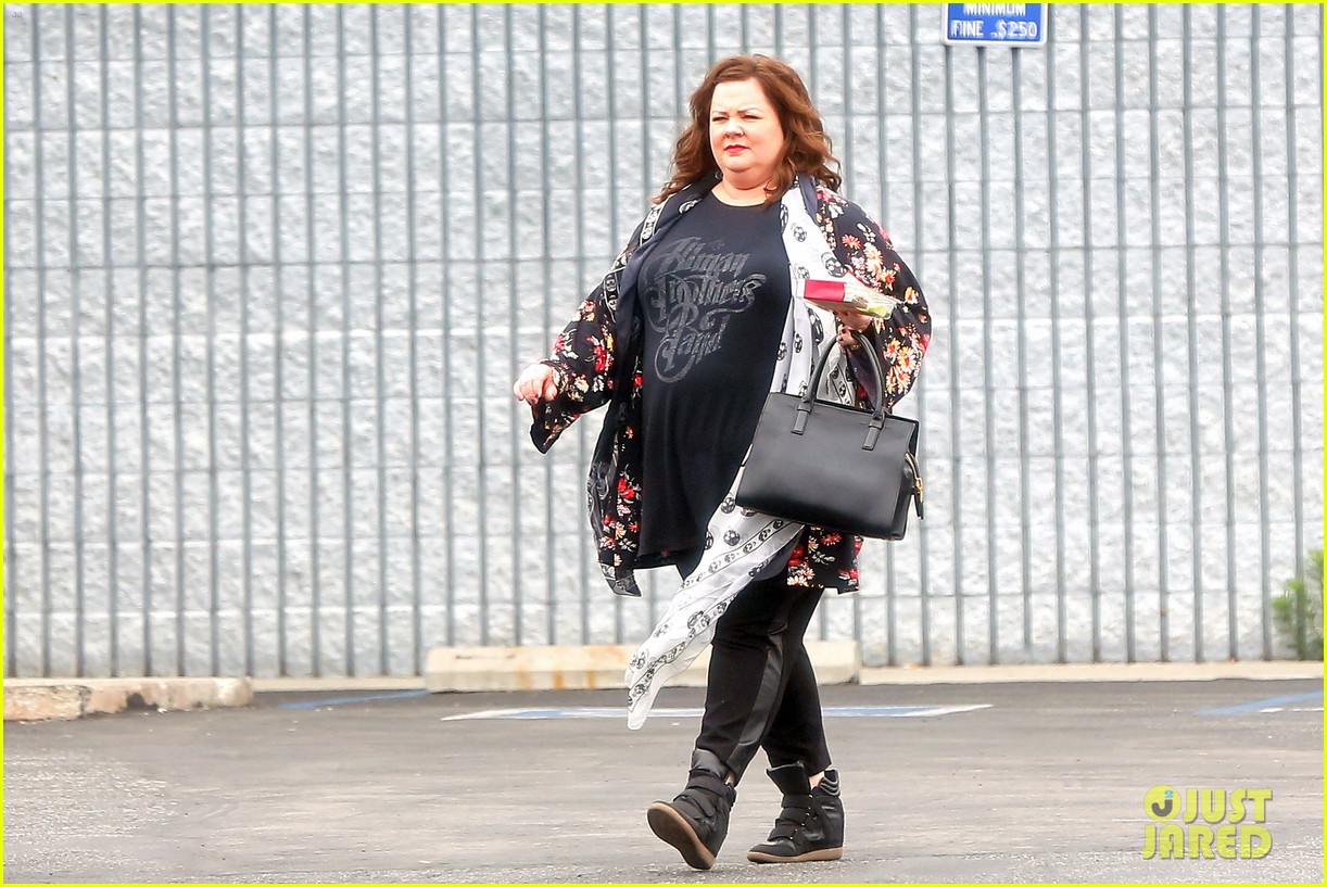 melissa mccarthys husband ben falcone used to stare at her in horror 043156593