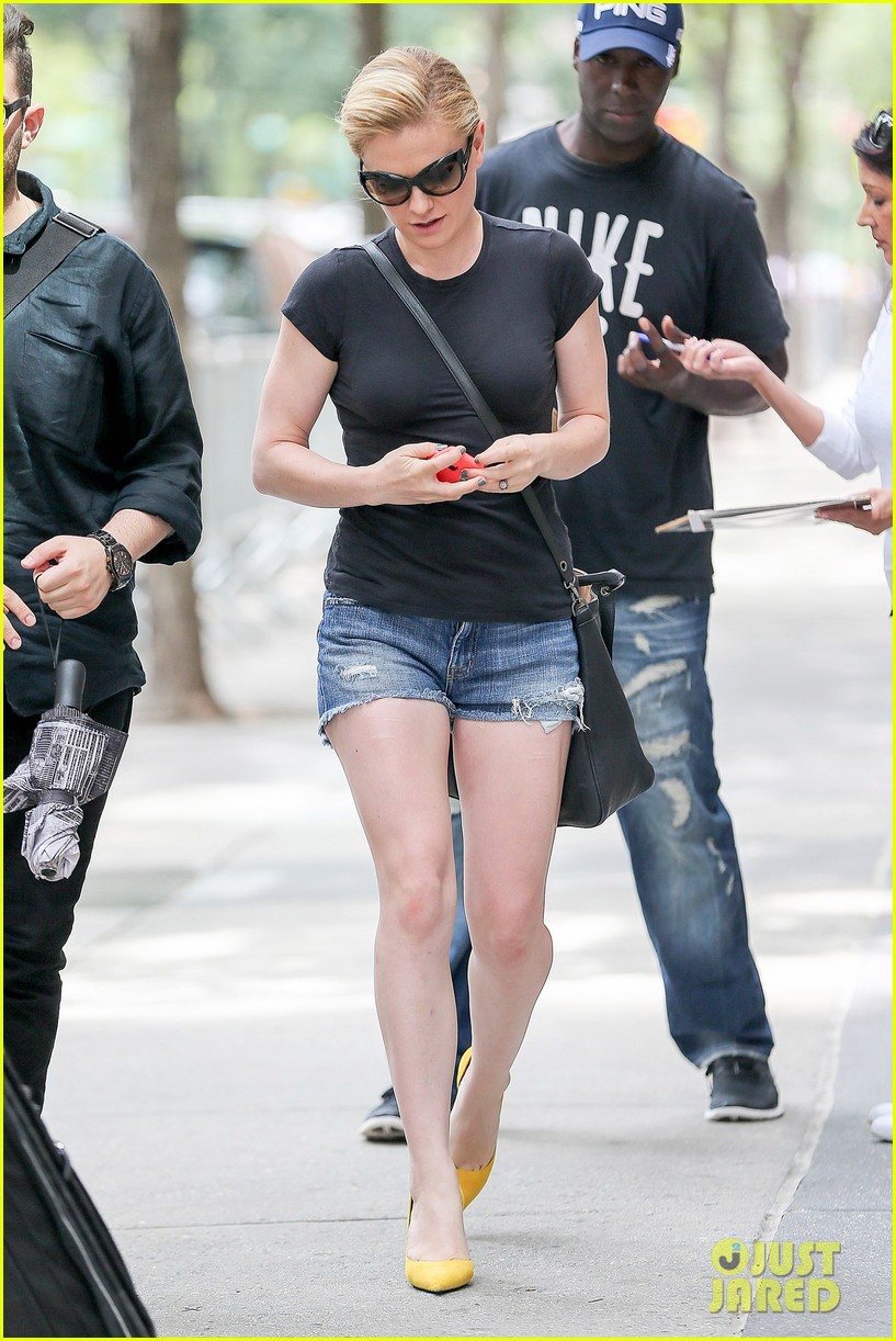 anna paquin steps out with her new blue purple hair 18