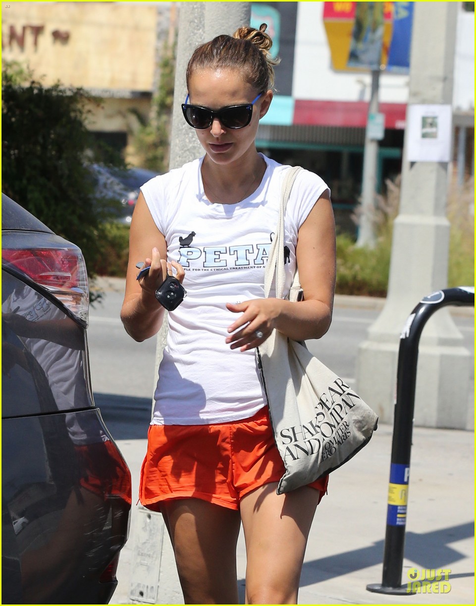 natalie portman supports peta fight for animal rights 10