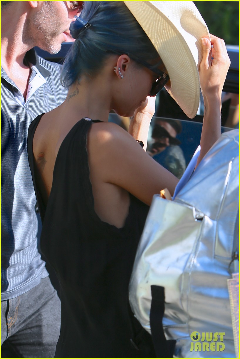 nicole richie switches from purple to blue hair 073149281