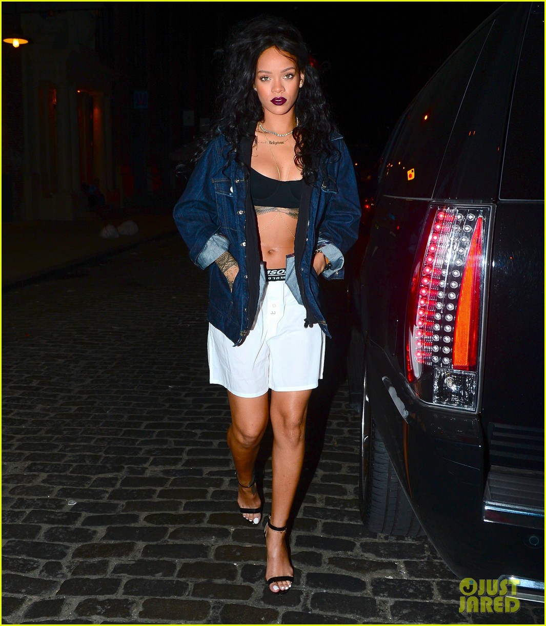 rihanna shows off her bare midriff for jeremihs dont tell em 013167793