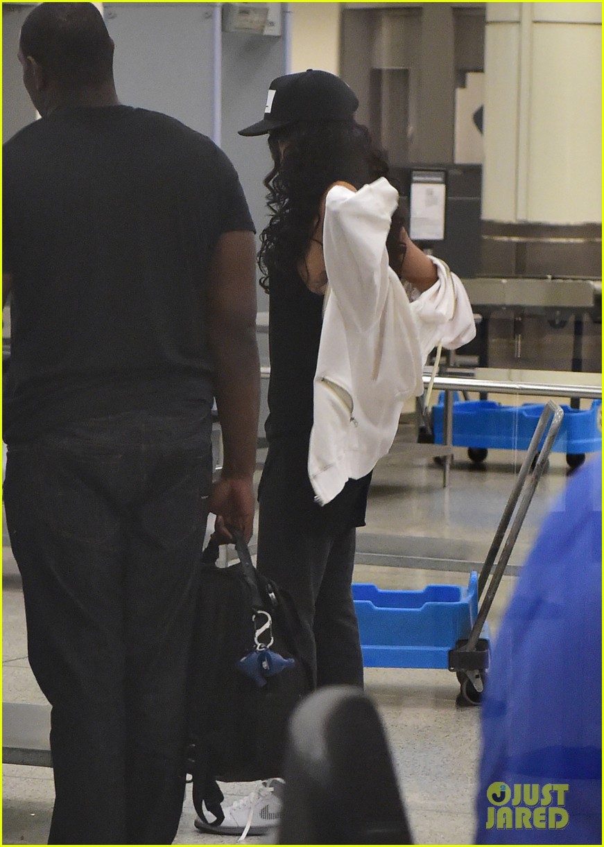 rihanna goes through security before jetting out of lax 09