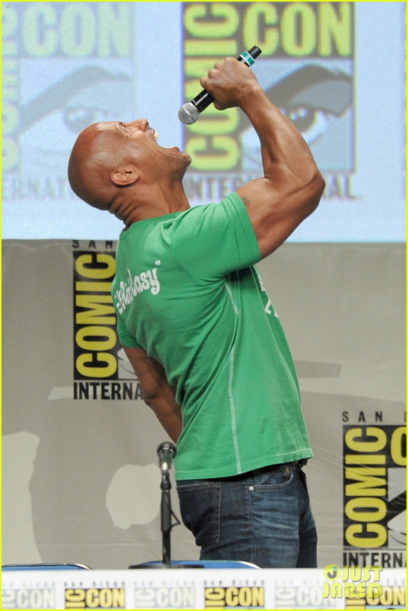 the rock makes his presence known at comic con 033163223
