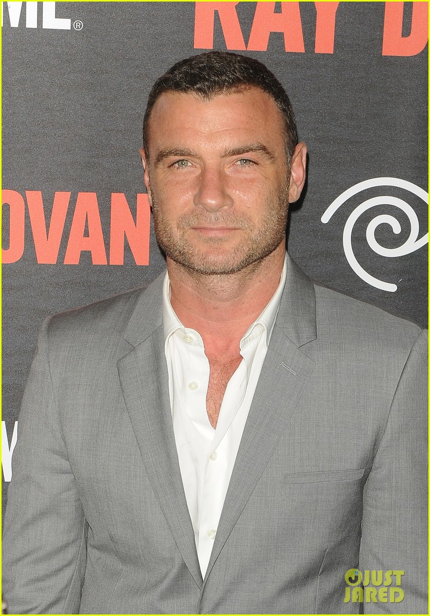 liev schreiber suits up for ray donovan season 2 premiere 023152869
