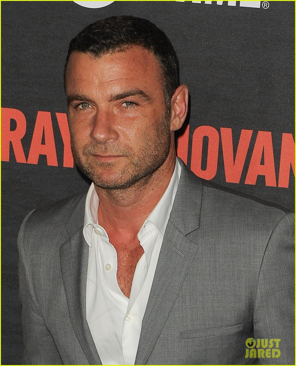 liev schreiber suits up for ray donovan season 2 premiere 183152885