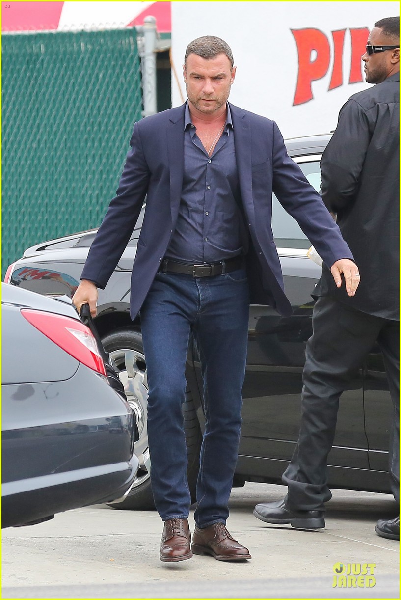liev schreiber always looks suave for ray donovan 03