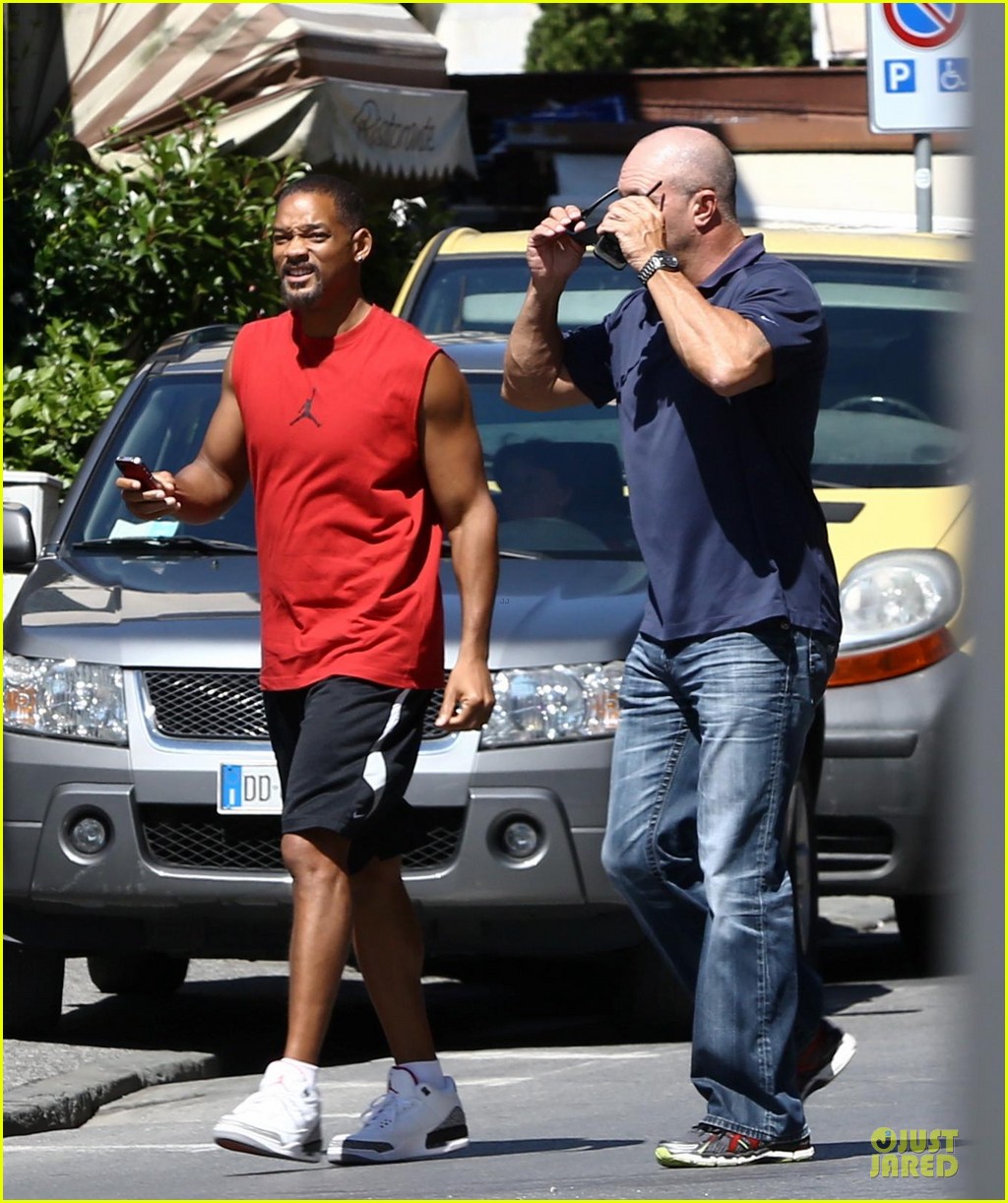 will smith stops enjoys beautiful tower of pisa 013159561