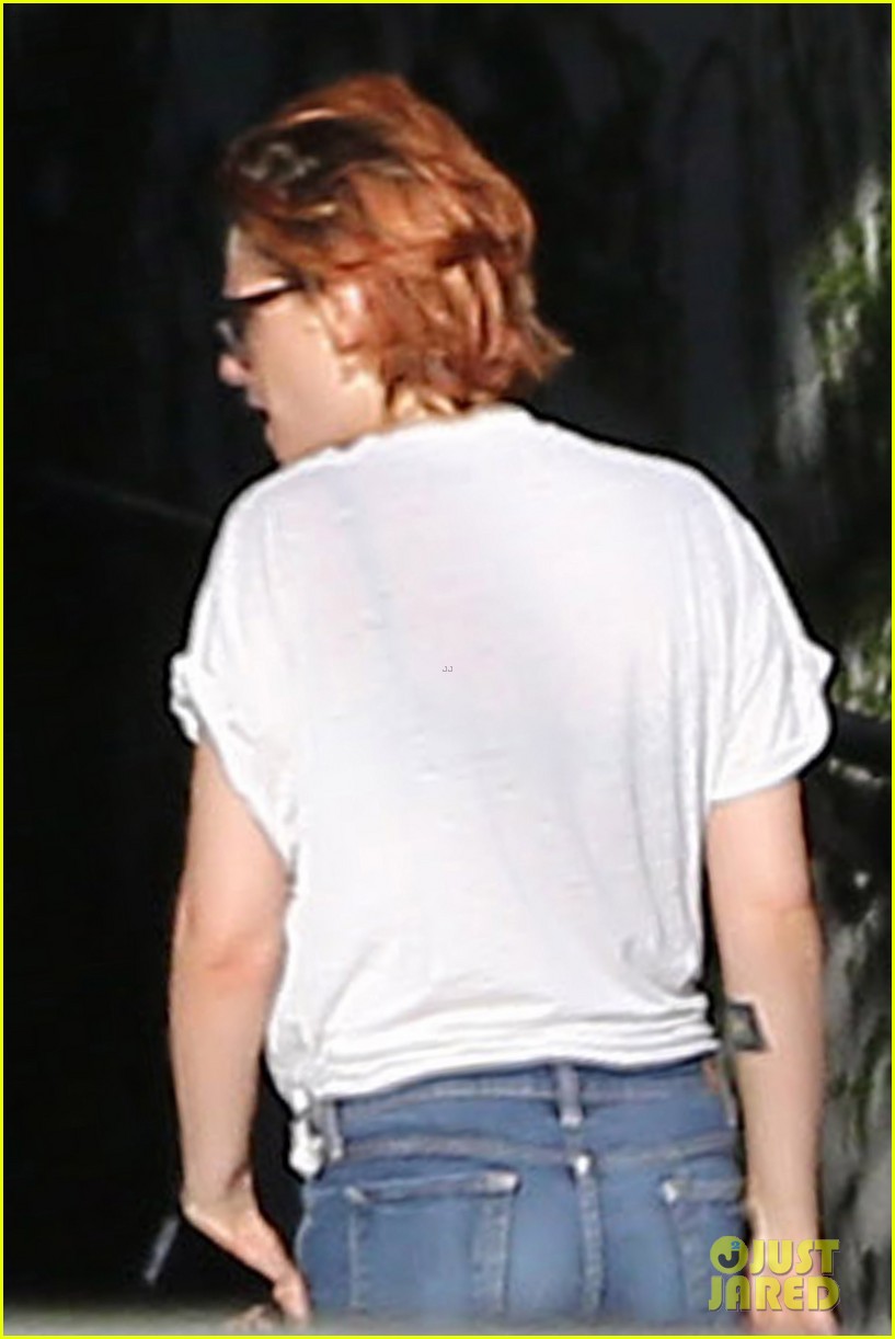 kristen stewart steps out with friends for lunch 06