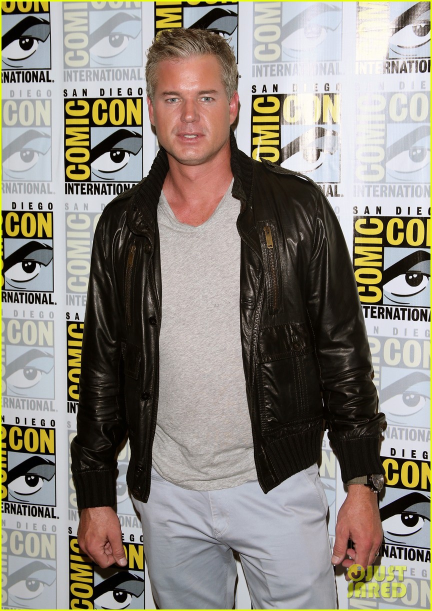 kiefer sutherland eric dane promote their shows at comic con 2014 013163587