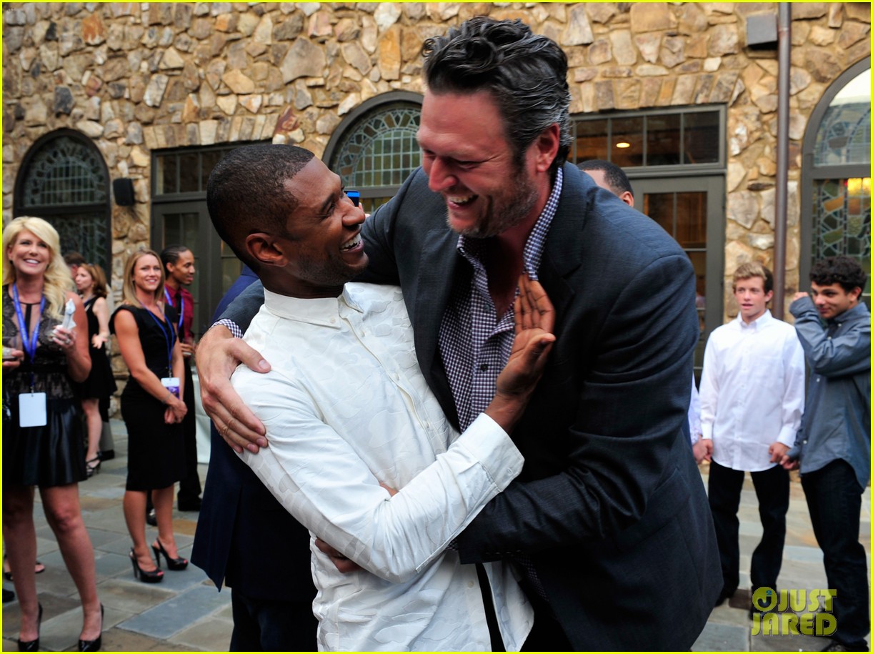 blake shelton supports usher at his new look foundation 15th anniversary 083167838