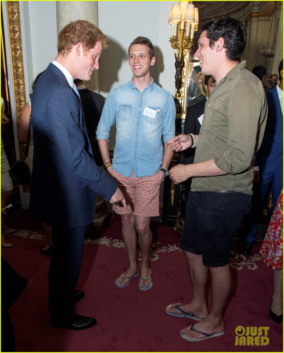 prince william jokes george bath time quite painful 033152545