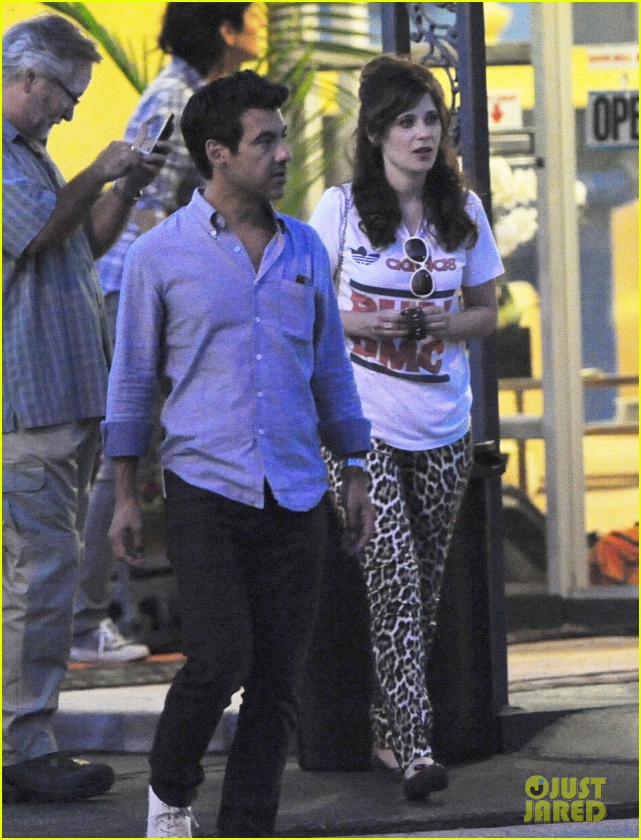 zooey deschanel spotted kissing hugging mystery man on movie set 043161625