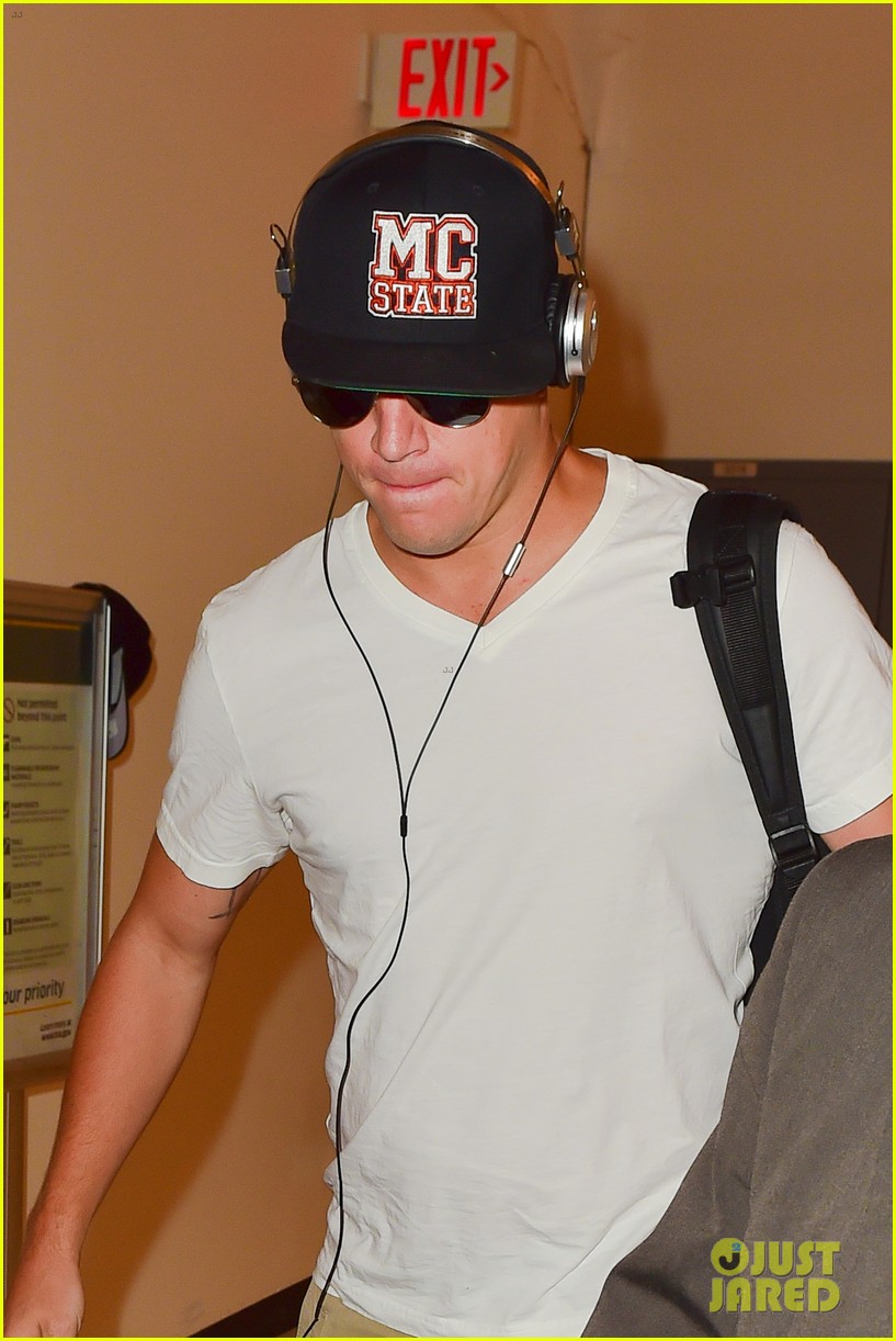 channing tatum heads out of lax teen choice awards 03