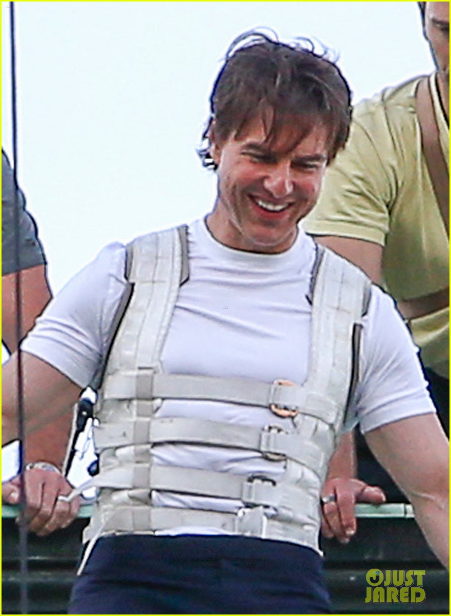 tom cruise hangs in the air with rebecca ferguson 043181708