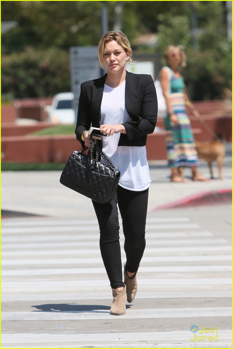 hilary duff steps out after new song 053179897