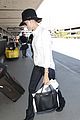lena dunham allison williams jet out of lax after eventful emmy awards 04
