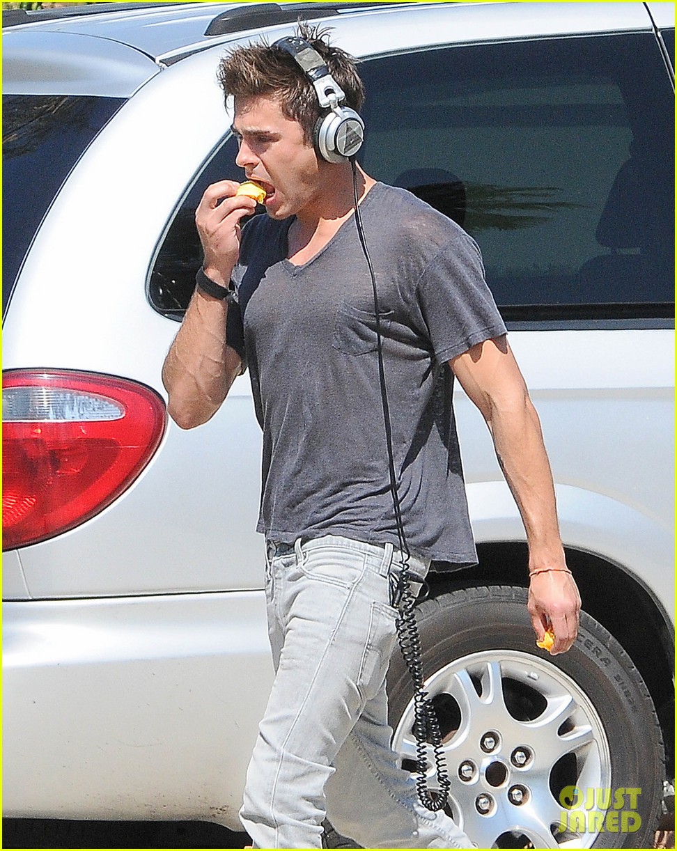 zac efron steps out after split from michelle rodriguez 113179762