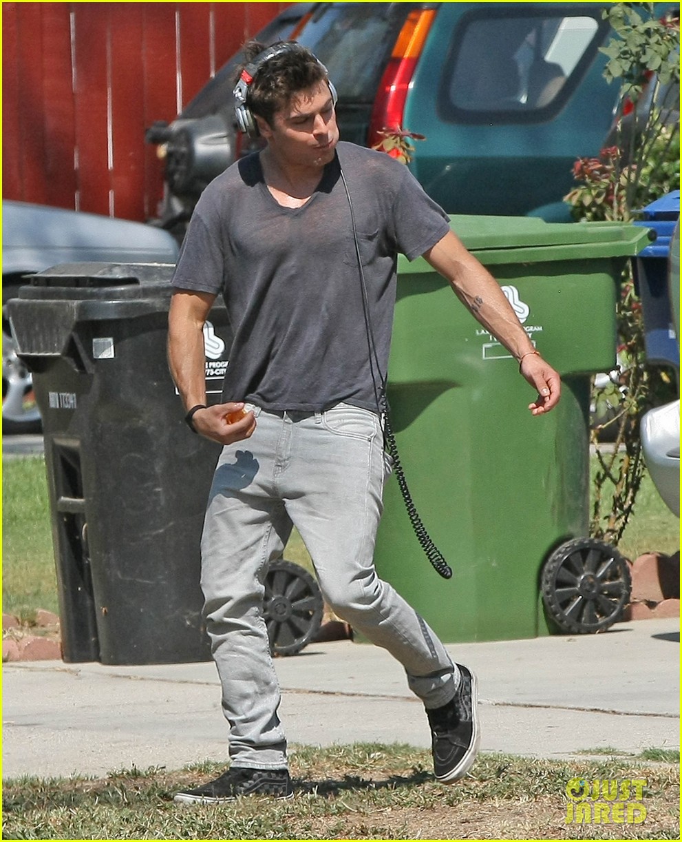 zac efron steps out after split from michelle rodriguez 203179771