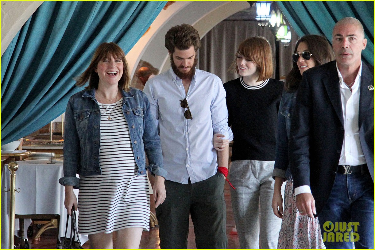 emma stone andrew garfield arm in arm lunch venice 063185538