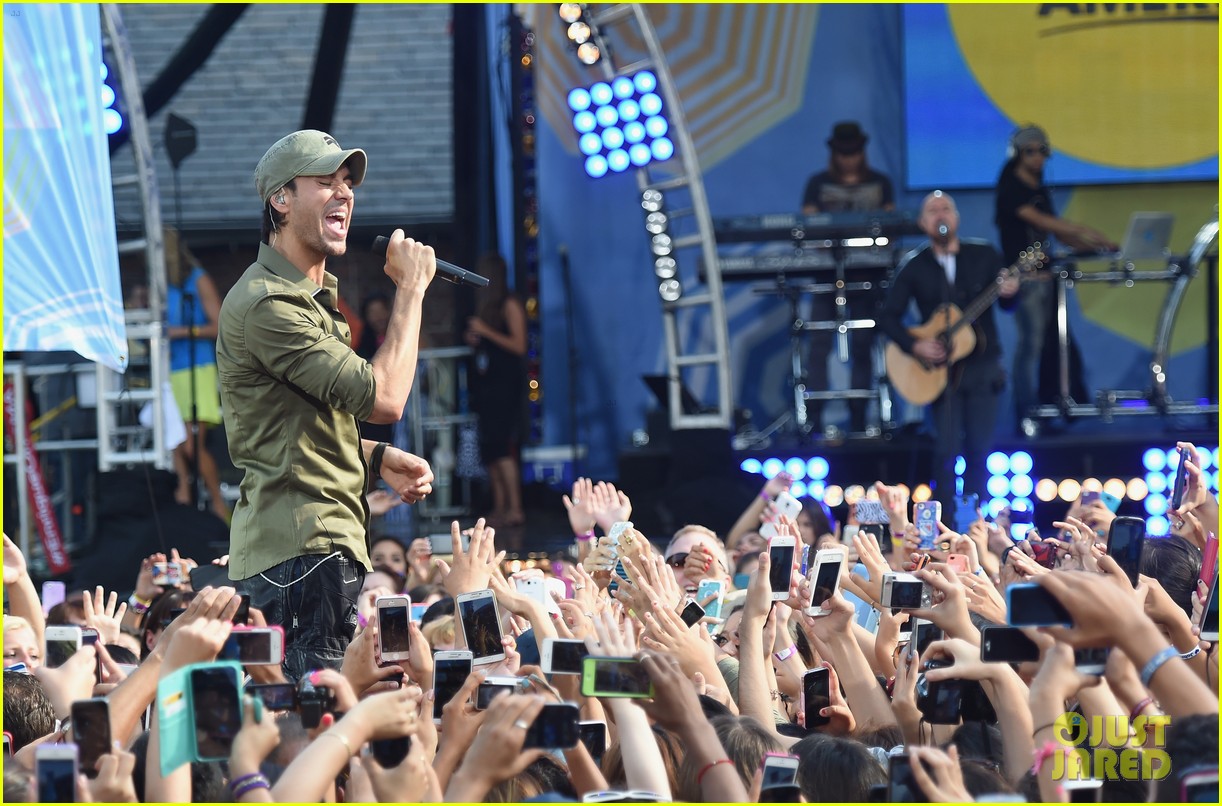 enrique iglesias brings down the house at gma 073168578