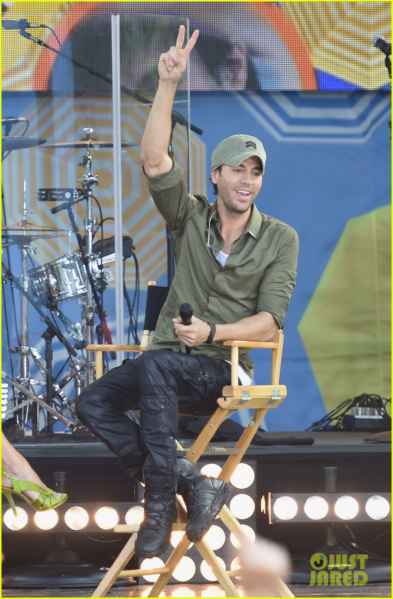 enrique iglesias brings down the house at gma 11