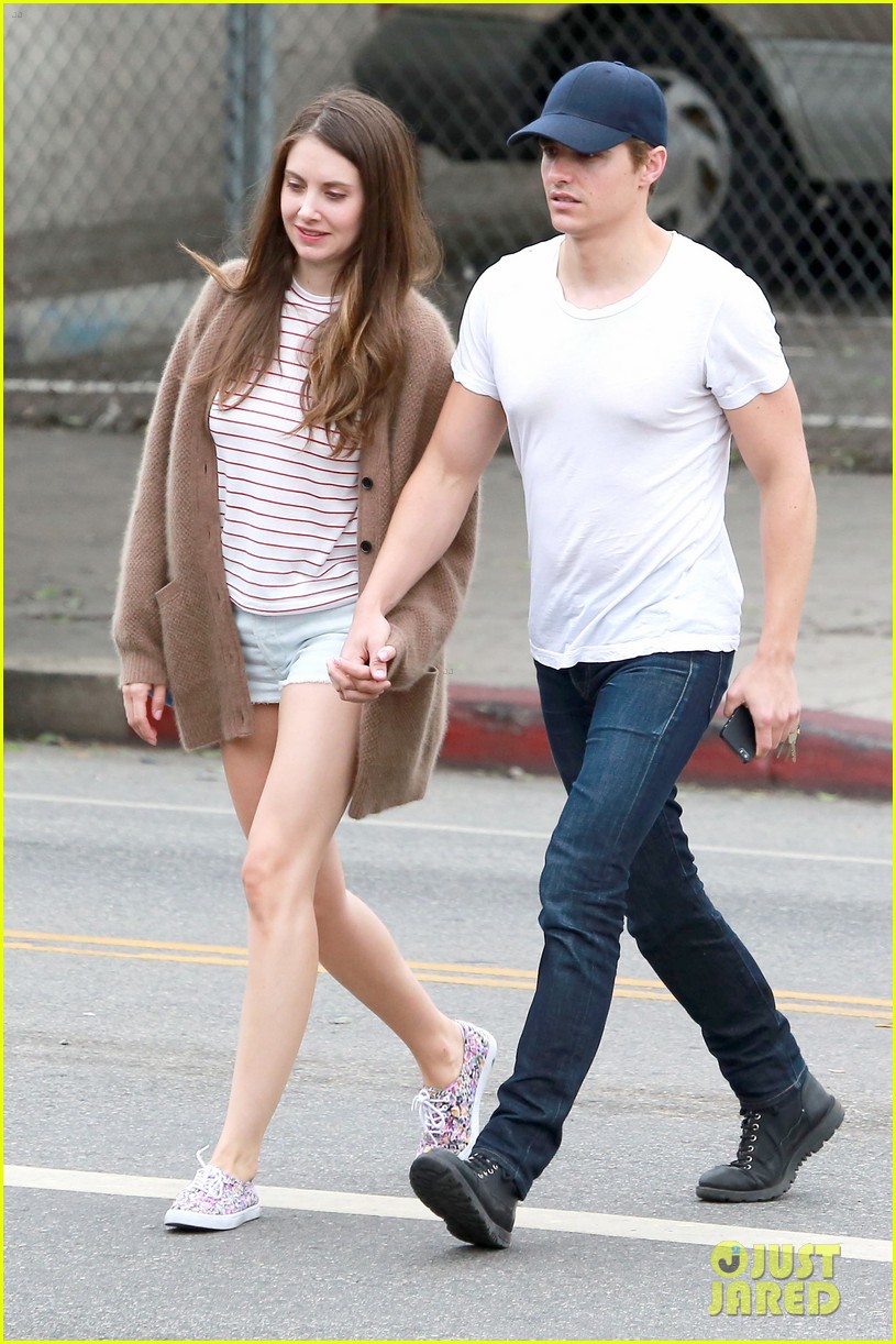 dave franco girlfriend alison brie hold hands 01