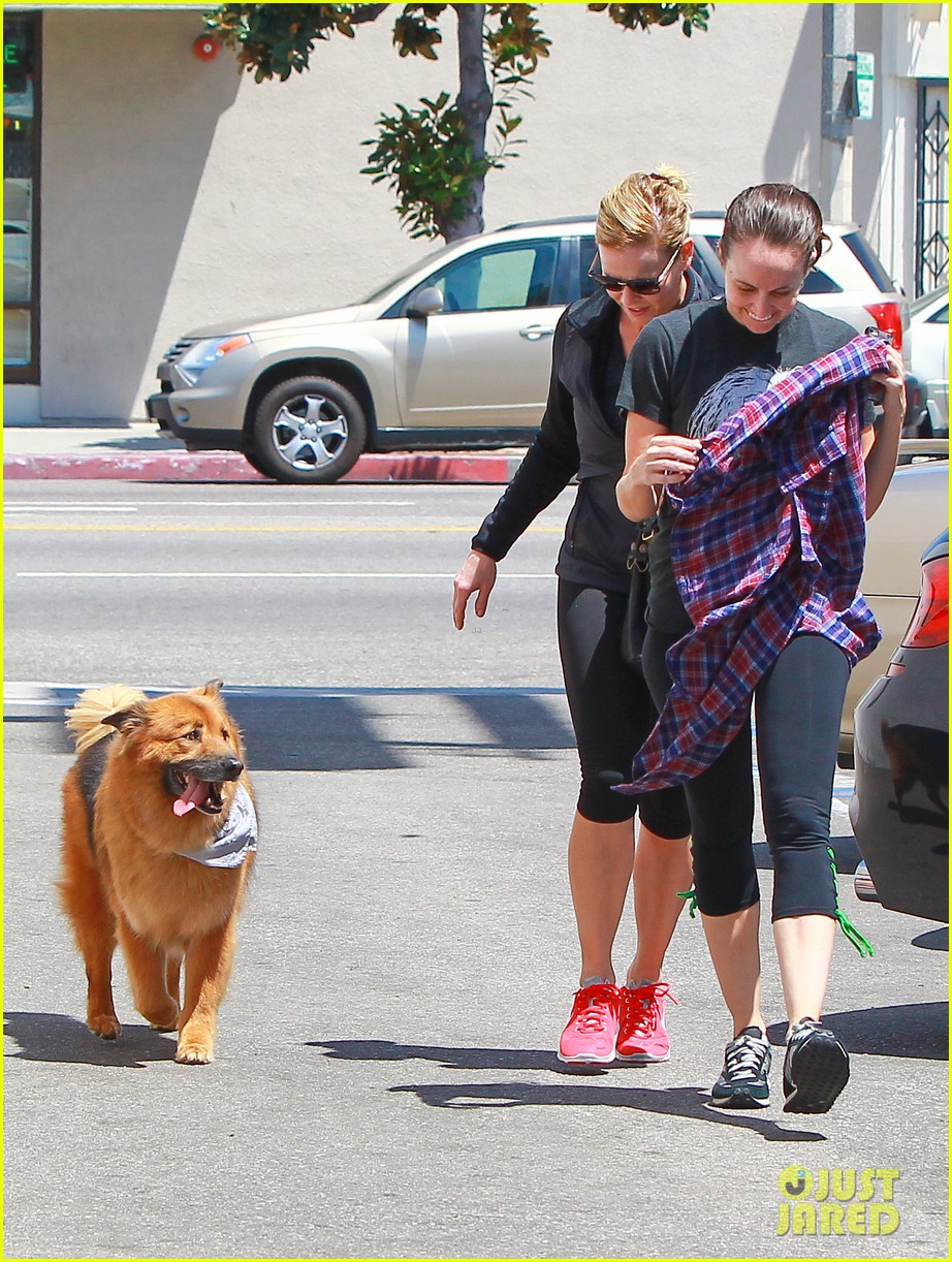 chelsea handler hits the gym with her happy dog chunk 083168569